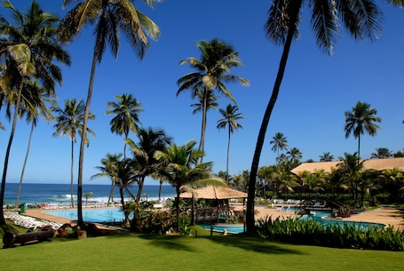 Property grounds. Catussaba Suítes Resort