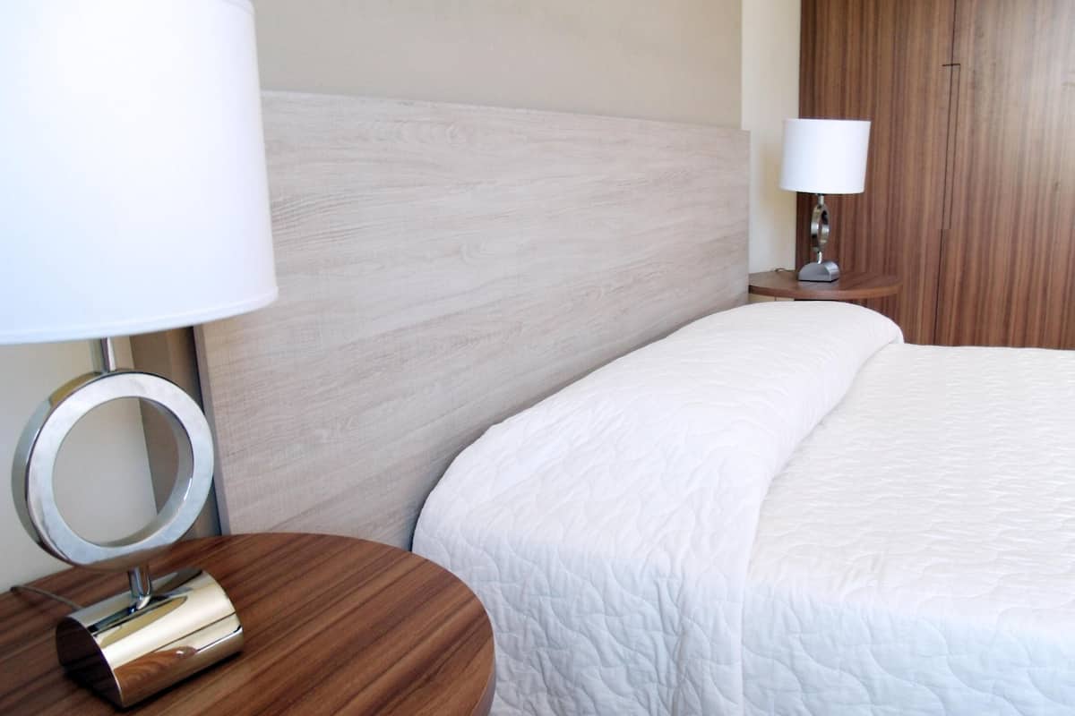 In-room safe, free WiFi, bed sheets
