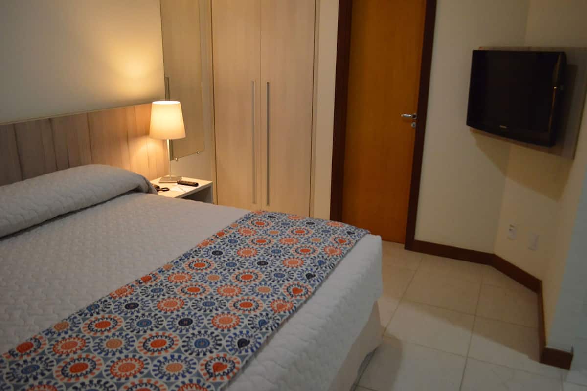 In-room safe, free WiFi, bed sheets