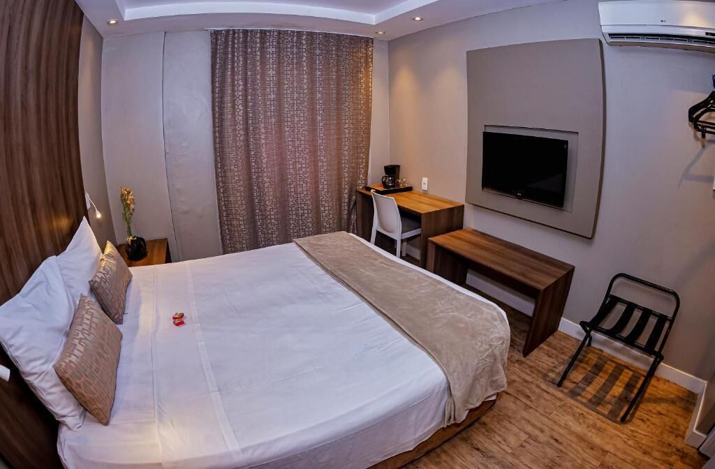 Minibar, cortinas opacas, sistema de insonorización y wifi gratis