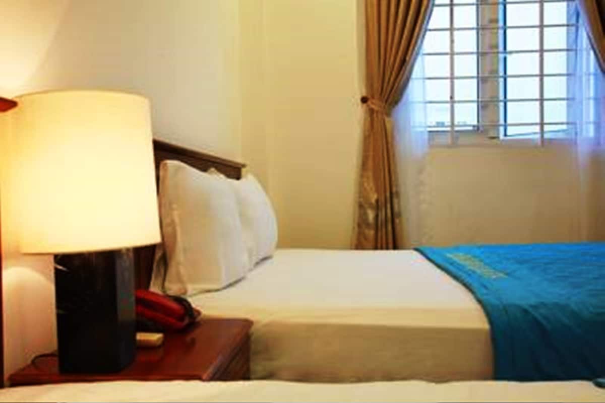 Habitación cuádruple Deluxe | Minibar, muebles diferentes, escritorio y wifi gratis