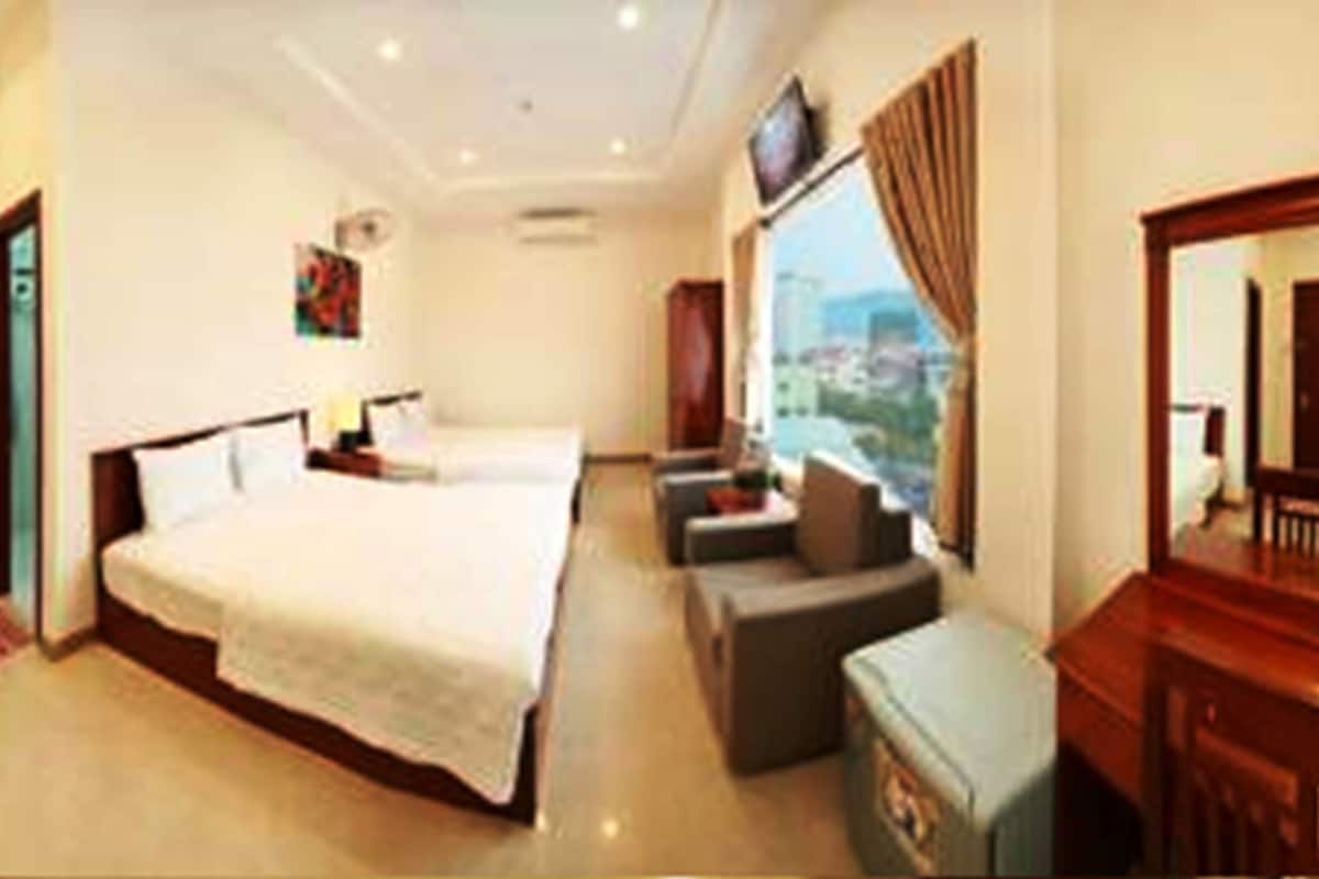 Superior Quadruple Room | Minibar, desk, WiFi (free), individually furnished