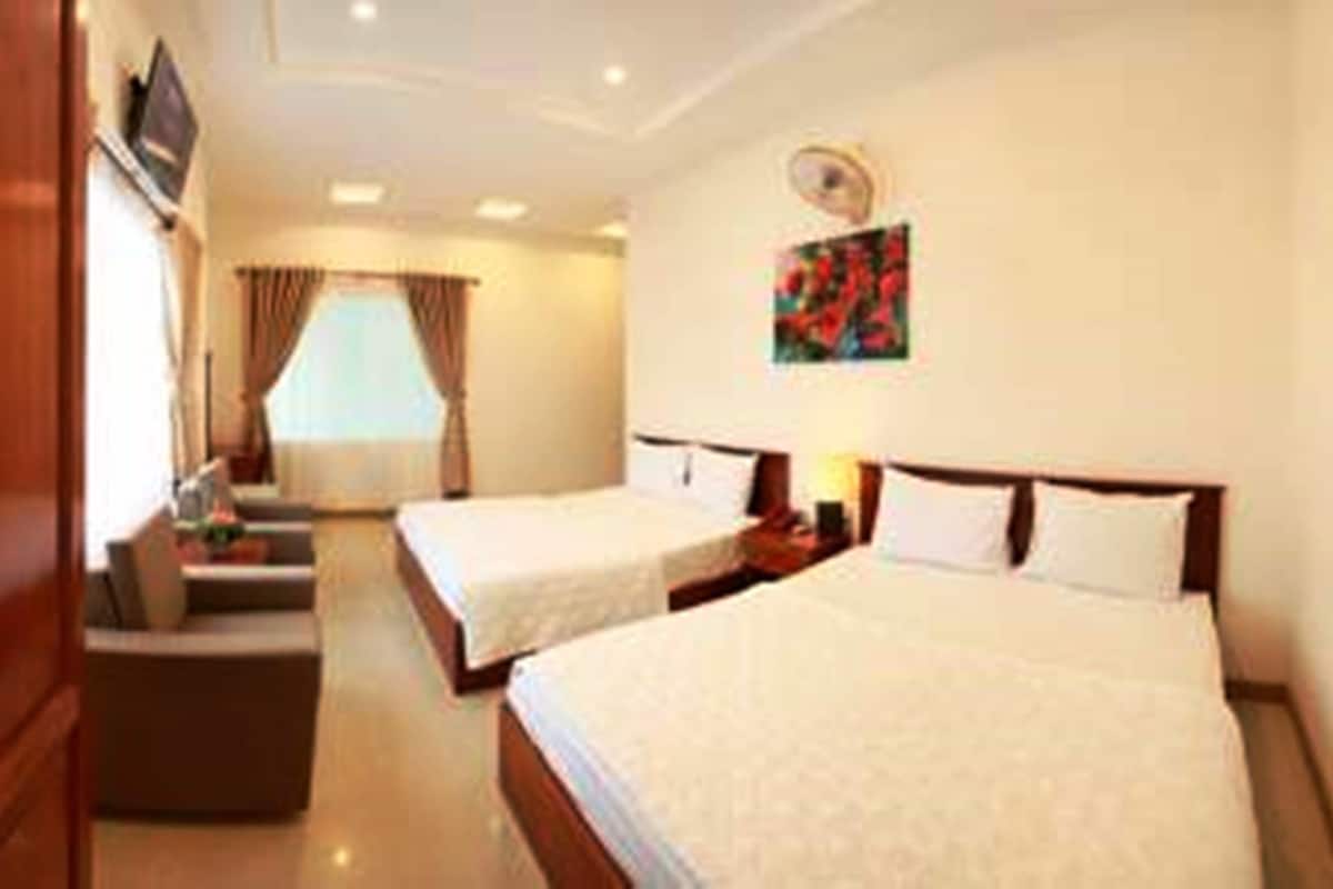 Superior Twin Room | Minibar, desk, WiFi (free), individually furnished