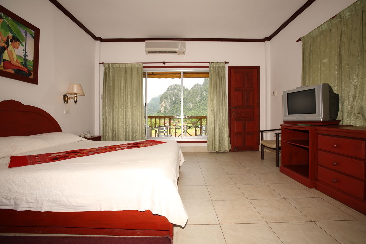 Deluxe Double Room, 1 Queen Bed | Minibar, in-room safe, rollaway beds (surcharge), WiFi (free)