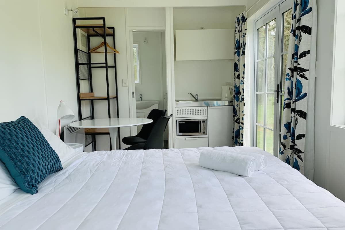Comfort Studio | Cribs/infant beds, free WiFi, bed sheets