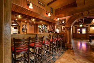 2 bares/lounges