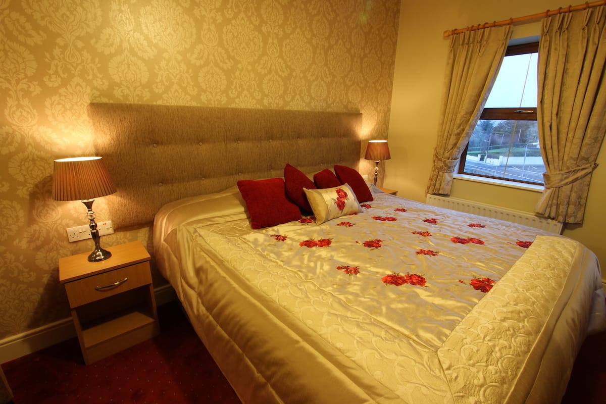 Hochwertige Bettwaren, Pillowtop-Betten, Zimmersafe