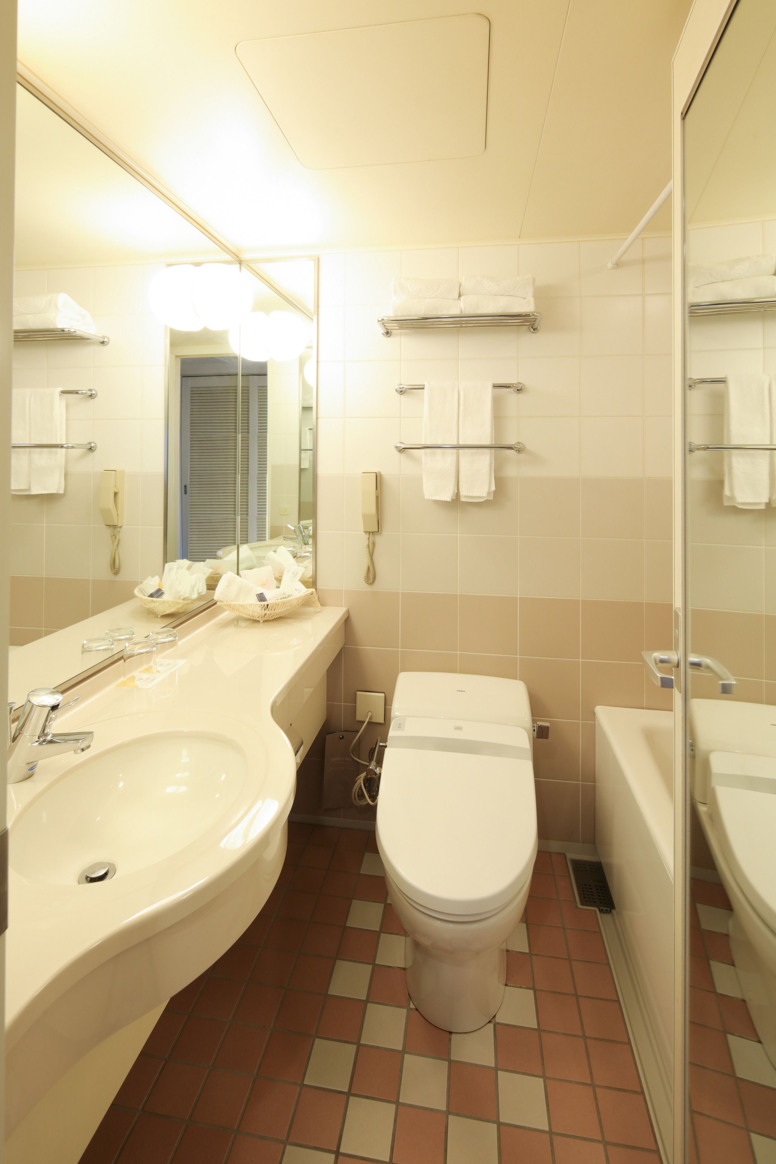 bathtub, deep-soaking bathtub, rainfall showerhead, free toiletries