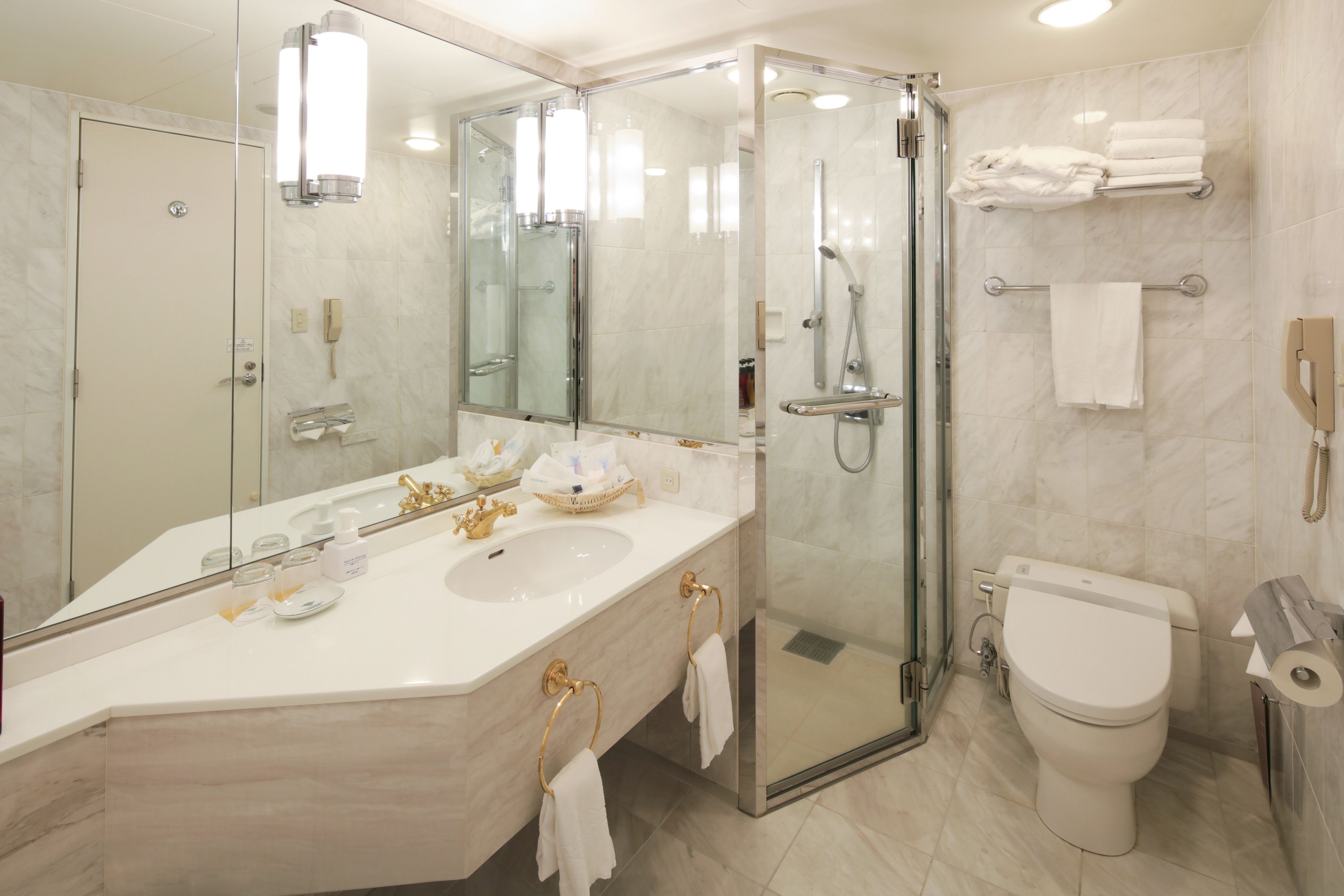 executive twin room, smoking | bathroom | bathtub, deep-soaking bathtub, rainfall showerhead, free toiletries