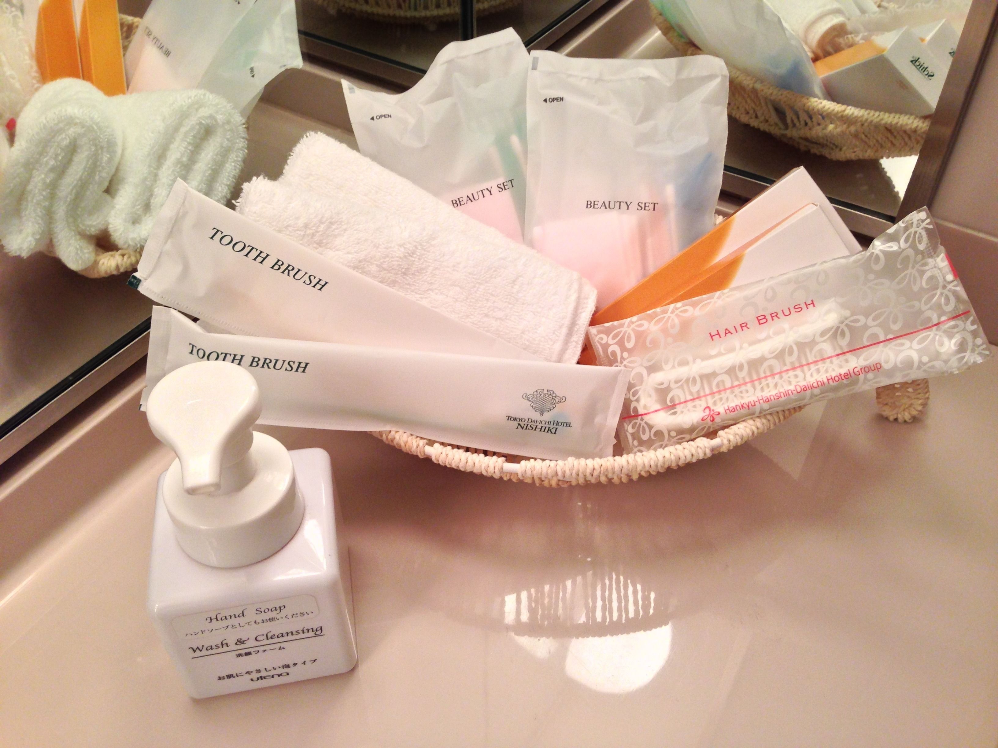 double room, 1 queen bed, non smoking | bathroom | bathtub, deep-soaking bathtub, rainfall showerhead, free toiletries