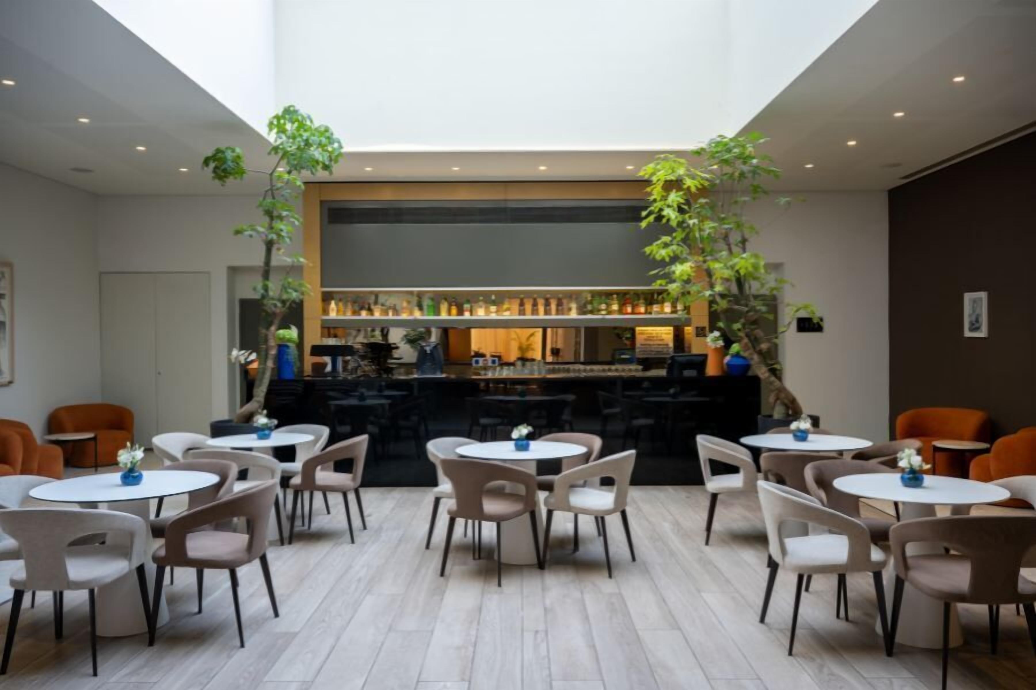 Lobby lounge