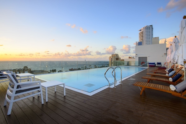 Seasonal outdoor pool, open 8:00 AM to 5:00 PM, pool loungers