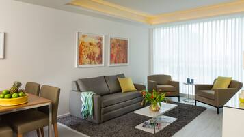 ์ฃผ๋์ด ์ค์ํธ | ๋ฏธ๋๋ฐ, ๊ฐ์ค ๋ด ๊ธ๊ณ , ๊ฐ๊ฐ ๋ค๋ฅธ ์คํ์ผ์ ์ธํ
๋ฆฌ์ด, ์ฑ
์