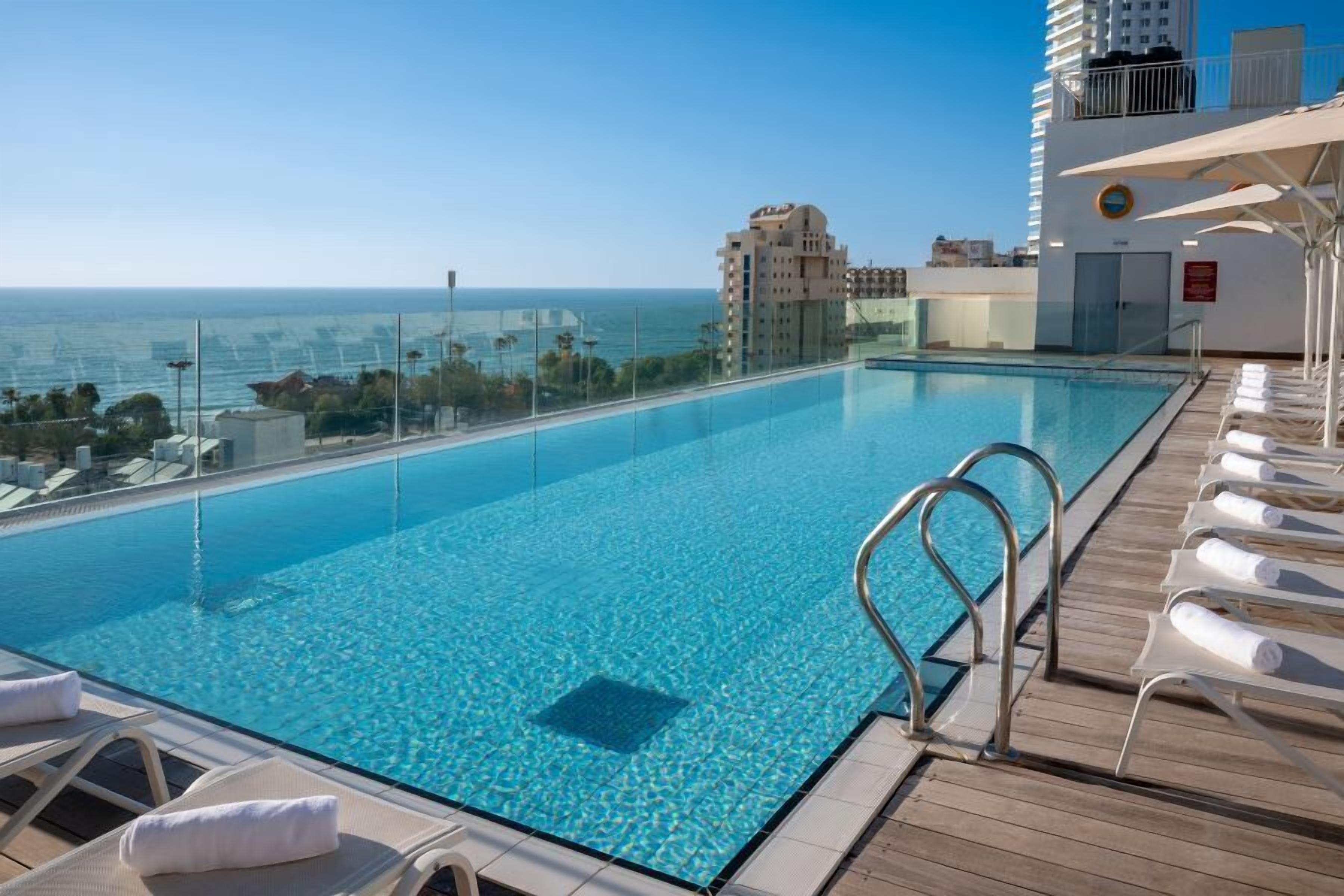 Seasonal outdoor pool, open 9:00 AM to 5:00 PM, pool loungers