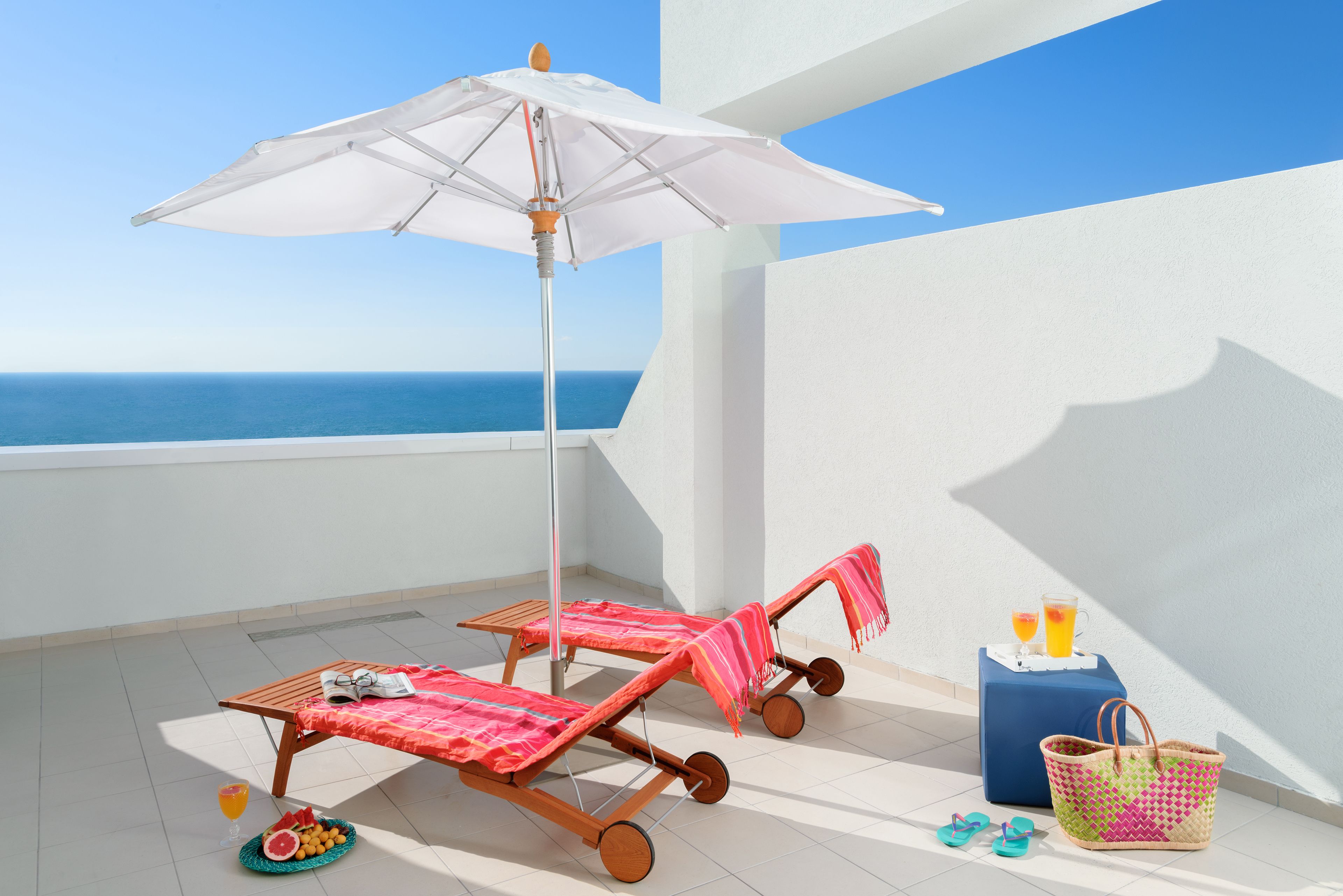 Club Room | Minibar, in-room safe, individually decorated, desk