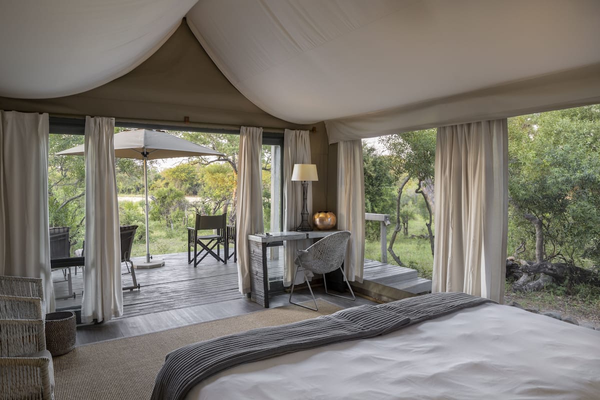 Tenda Luxury | Biancheria da letto di alta qualità, minibar, una cassaforte in camera
