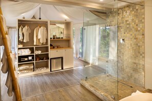 Designer toiletries, hair dryer, bathrobes, slippers - Simbavati River Lodge (Bushbuckridge)