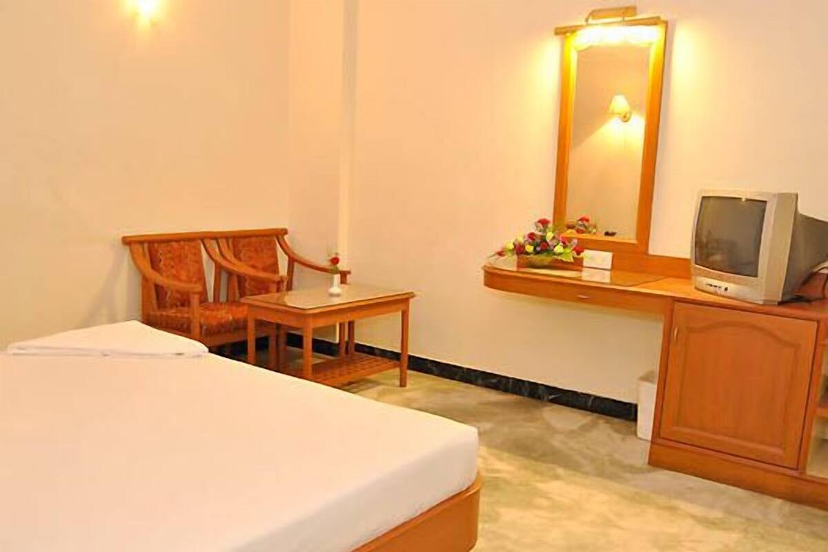Standard Room | Premium bedding, in-room safe, blackout curtains, iron/ironing board
