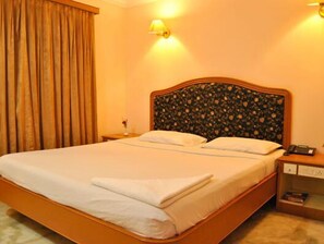 Premium bedding, in-room safe, blackout curtains, iron/ironing board