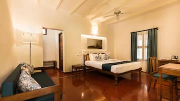 Mantra Cottage | Premium bedding, minibar, desk, laptop workspace