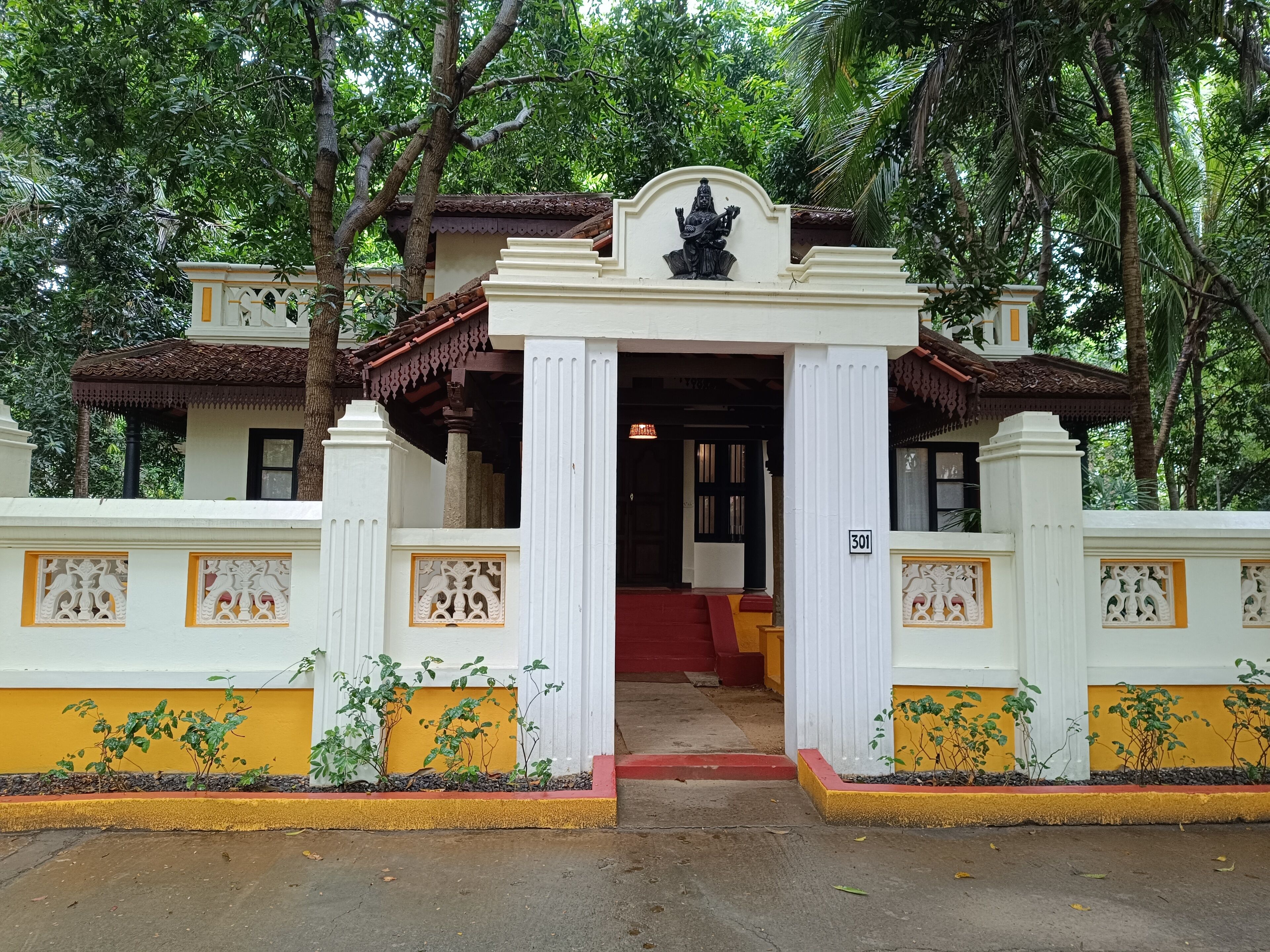 panniyar illam | 1 bedroom, premium bedding, minibar, desk