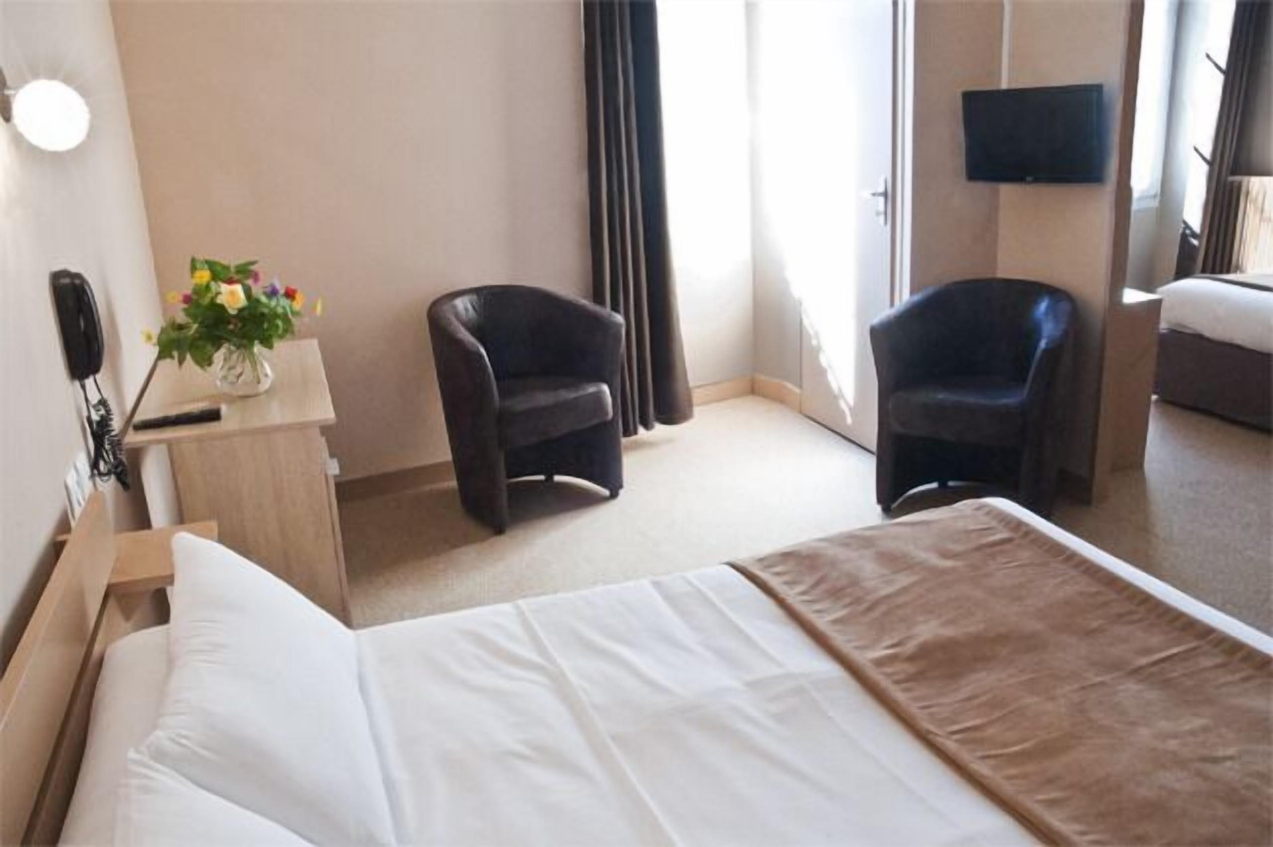 Comfort Twin Room | Cribs/infant beds, rollaway beds, free WiFi, bed sheets