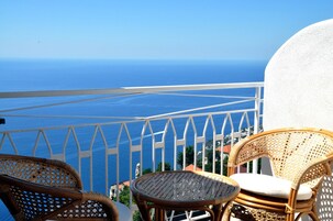 Quarto triplo standard | Escrivaninha, Wi-Fi de cortesia, roupa de cama