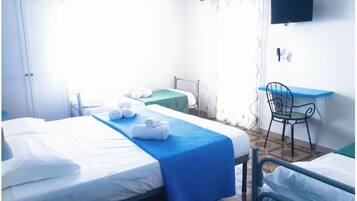 Chambre Quadruple | Bureau, Wi-Fi gratuit, draps fournis