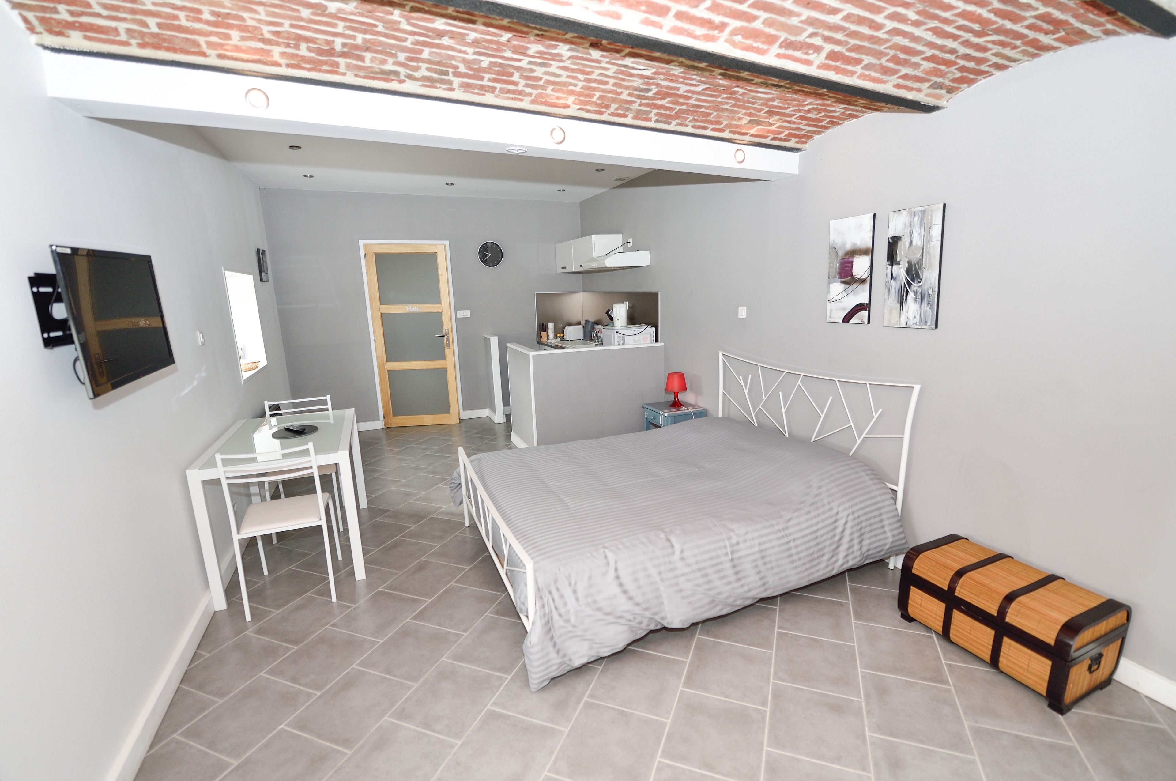 스튜디오 (Naples)