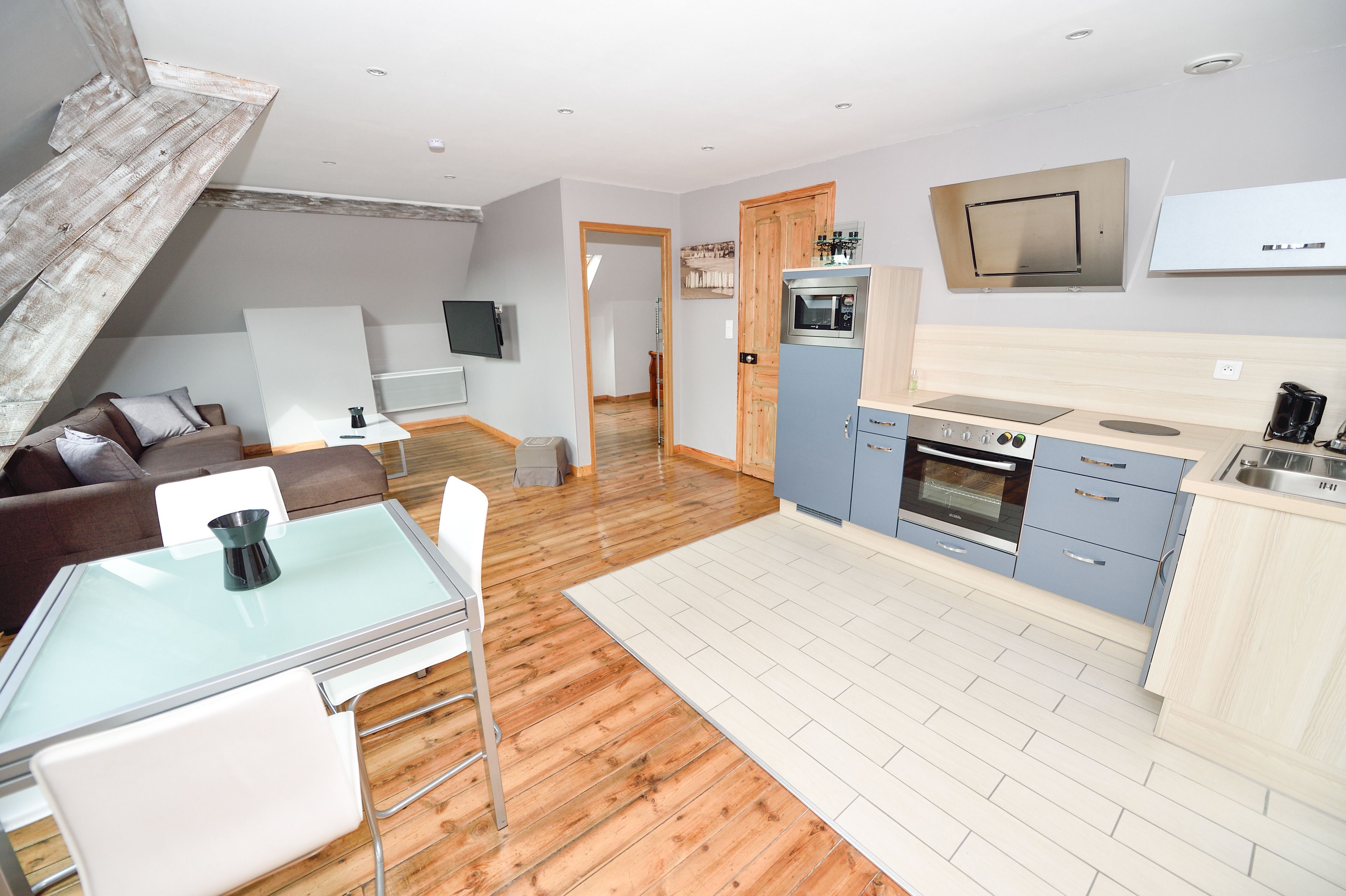 아파트 (Milan) | 거실