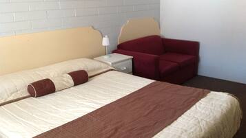 Standard Queen Room | Iron/ironing board, cots/infant beds, free WiFi
