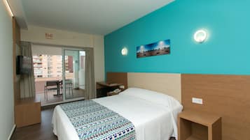 Minibar, caja fuerte, escritorio y wifi gratis