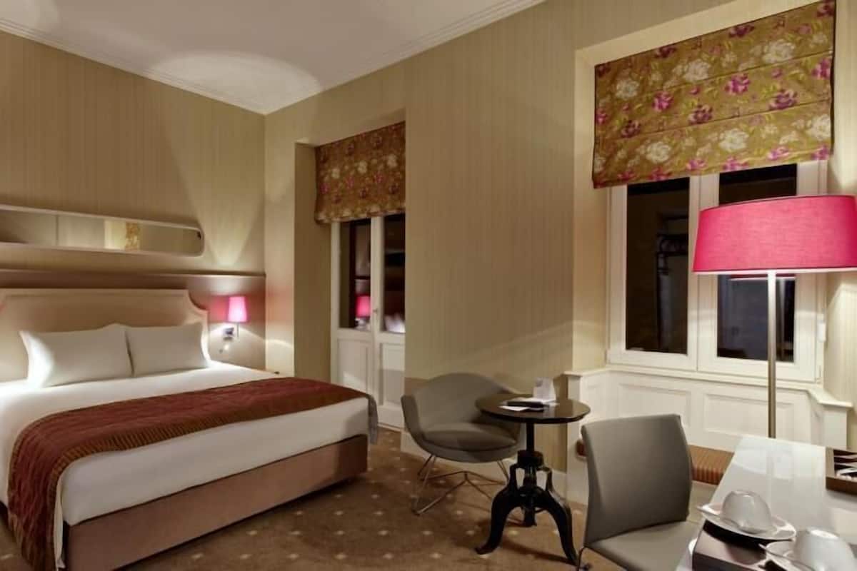 Deluxe Double Room | Premium bedding, minibar, in-room safe, desk