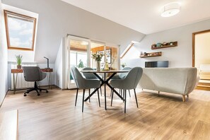 Premium bedding, in-room safe, individually decorated