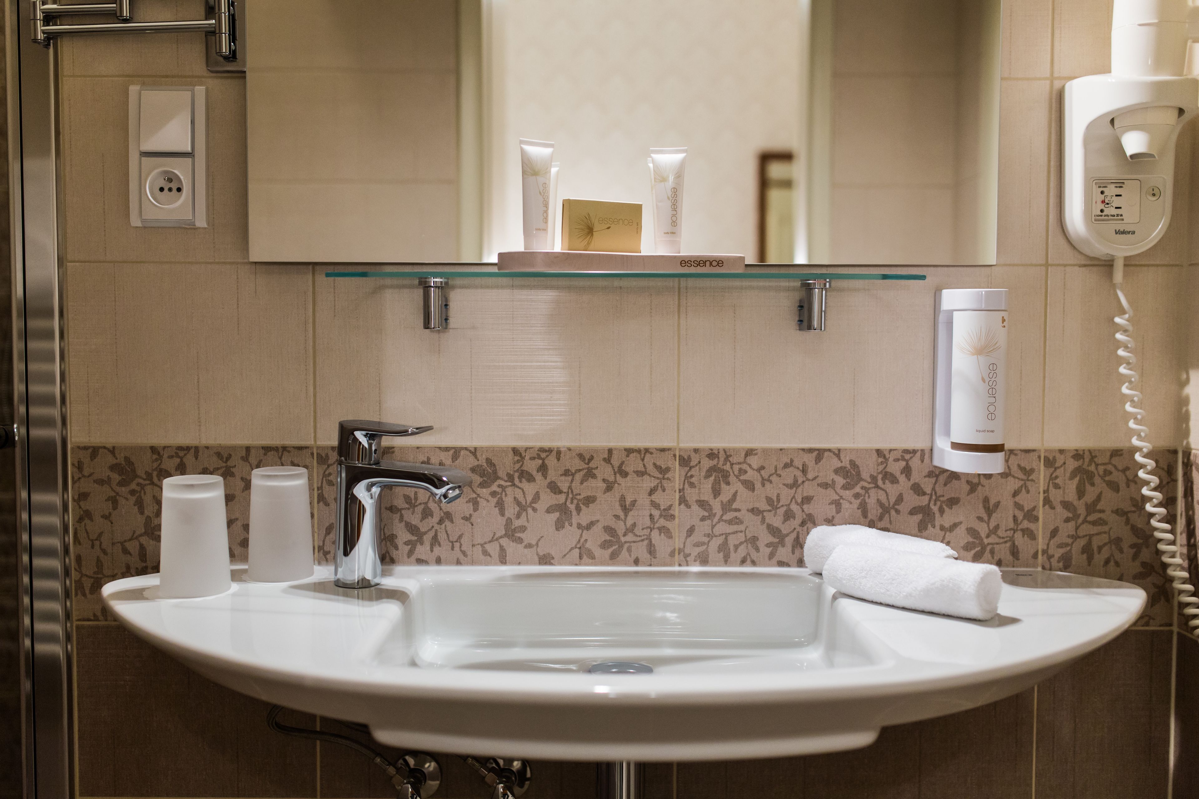 economy double room, city view | bathroom | shower, free toiletries, hair dryer, bathrobes