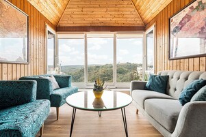 Penthouse | Premium bedding, in-room safe, free WiFi, bed sheets