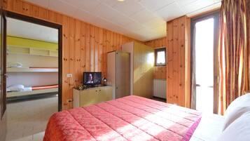 Apartment, 1 Bedroom (4 people) | In-room safe, iron/ironing board, free WiFi, wheelchair access