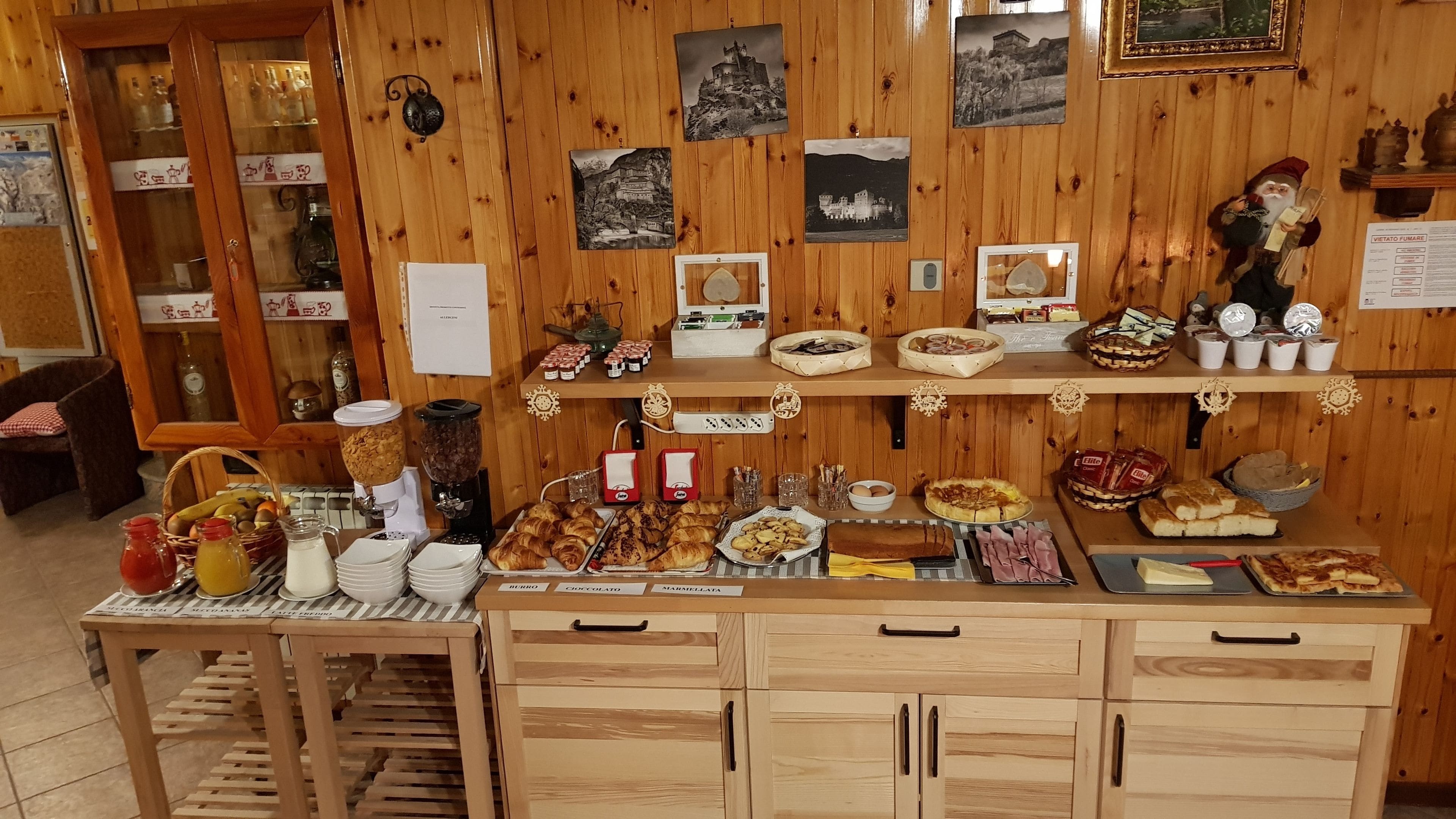 Desayuno buffet (EUR 10 por persona) 