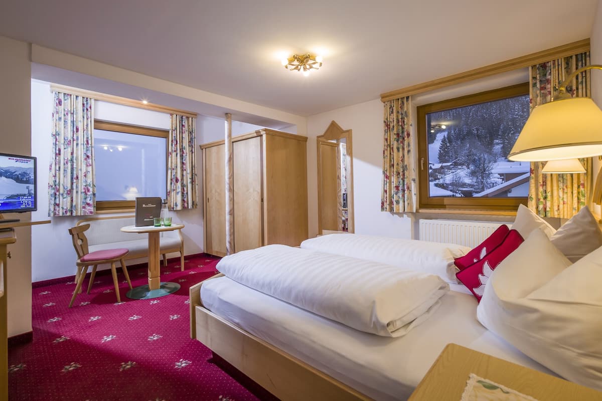 standard double room, balcony | hypo-allergenic bedding, in-room safe, desk, soundproofing