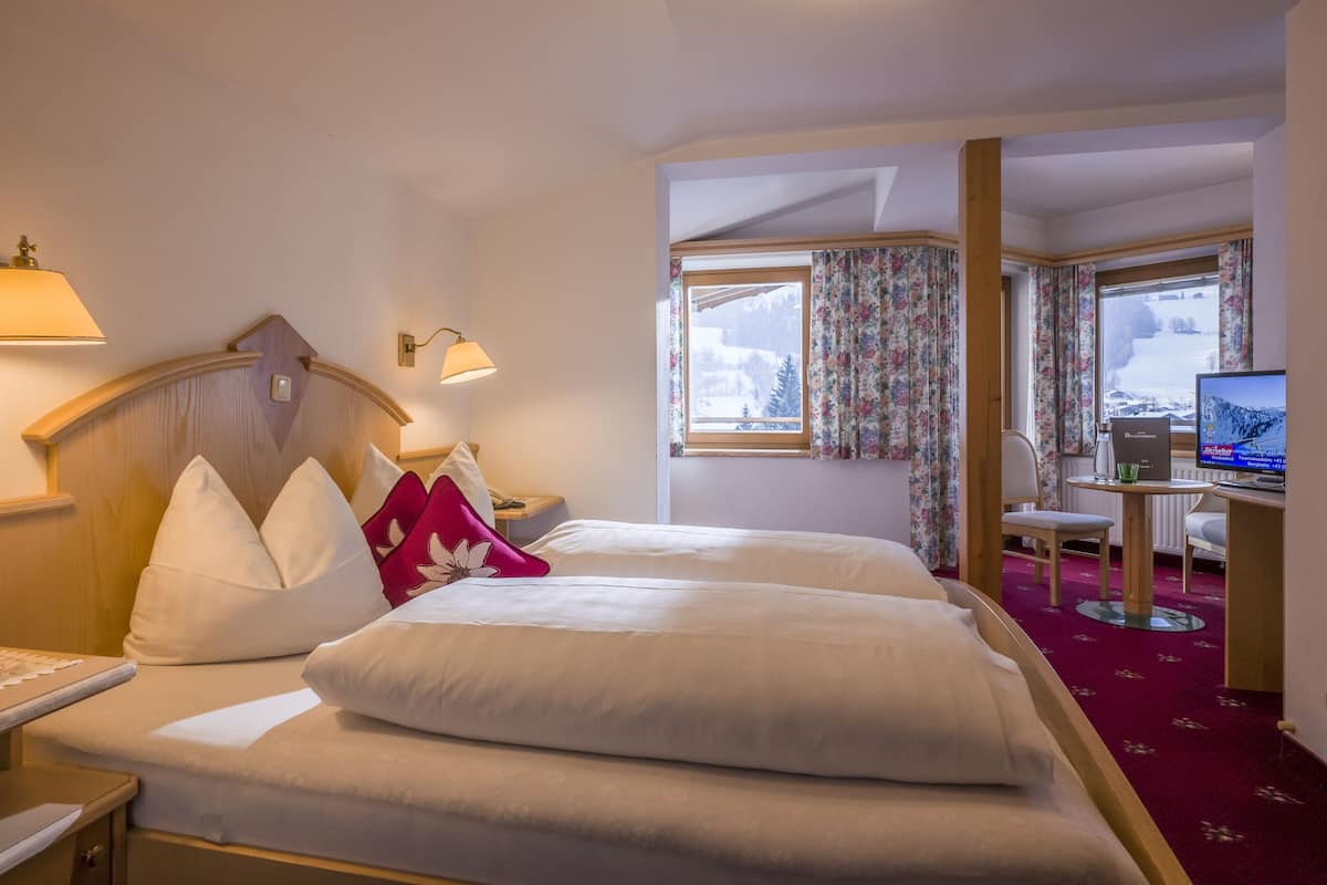 Hypo-allergenic bedding, in-room safe, desk, soundproofing