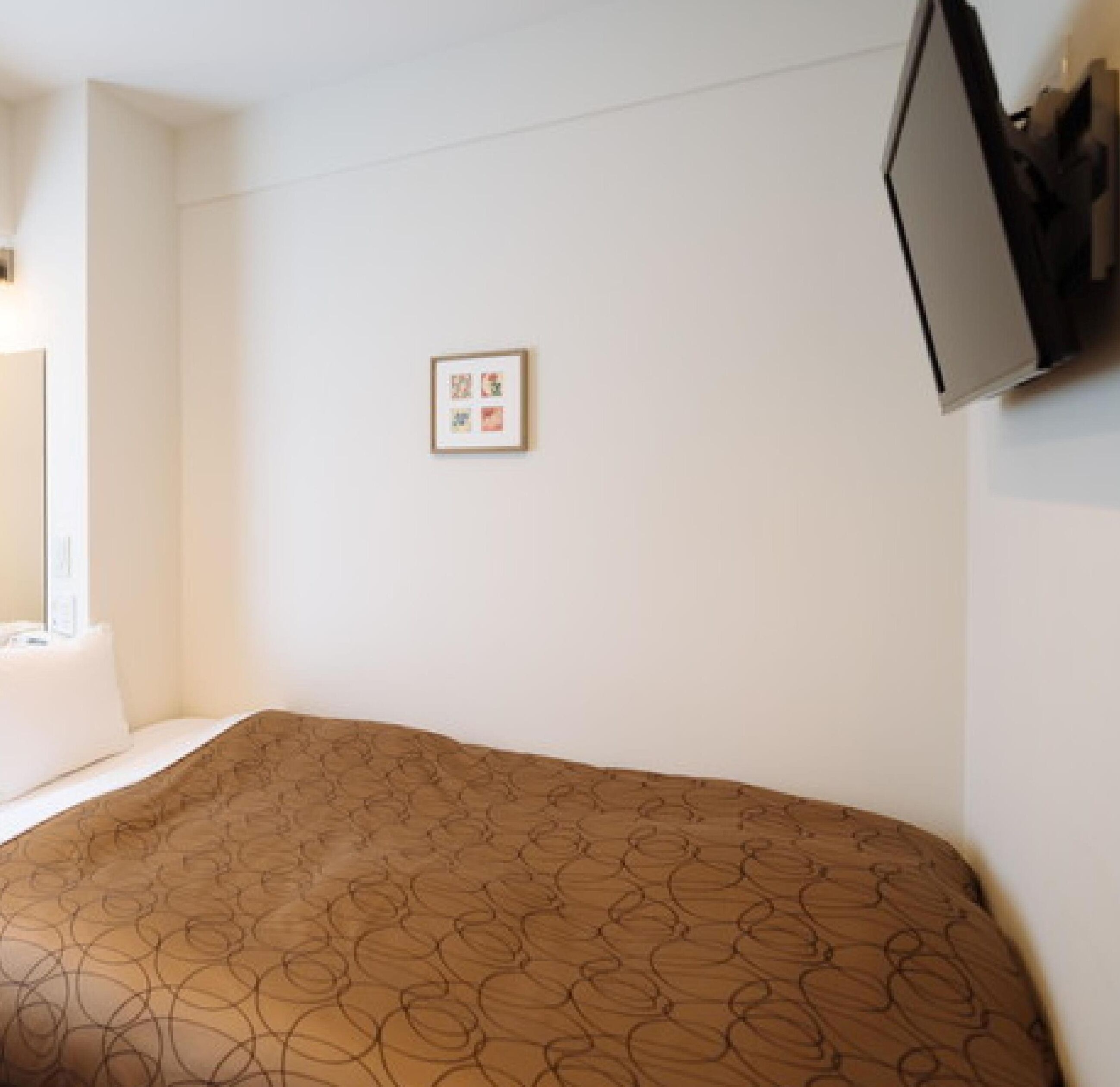 business single room, smoking | down duvets, desk, laptop workspace, blackout curtains