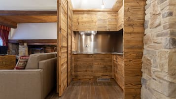 Deluxe Apartment (no animali) | 1 bedroom, down comforters, in-room safe, bed sheets