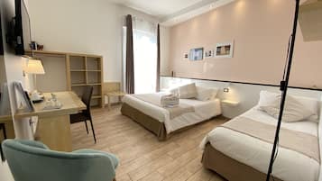 Habitación triple | Ropa de cama hipoalergénica y camas con efecto memoria