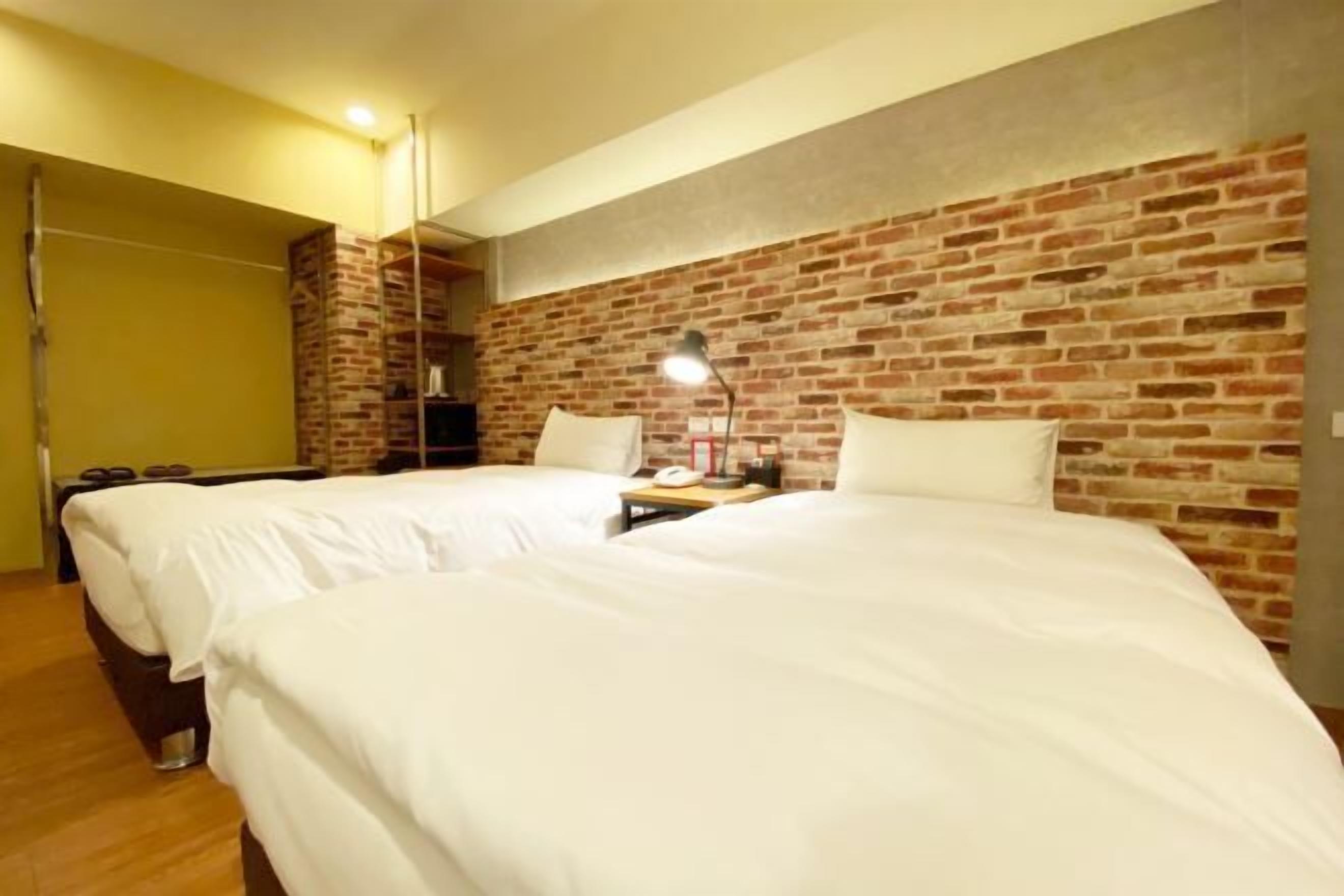 羽毛の掛け布団、ピロートップベッド、ミニバー (無料)、セーフティボックス (室内)