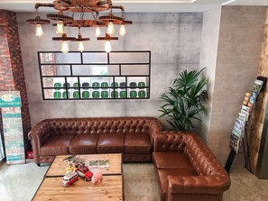 Lobby sitting area - Old Fashion Hotel (Taichung)