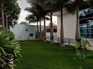 Garden - Holiday Inn Express Pune Pimpri by IHG (Pune)