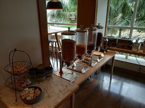 Buffet - Holiday Inn Express Pune Pimpri by IHG (Pune)