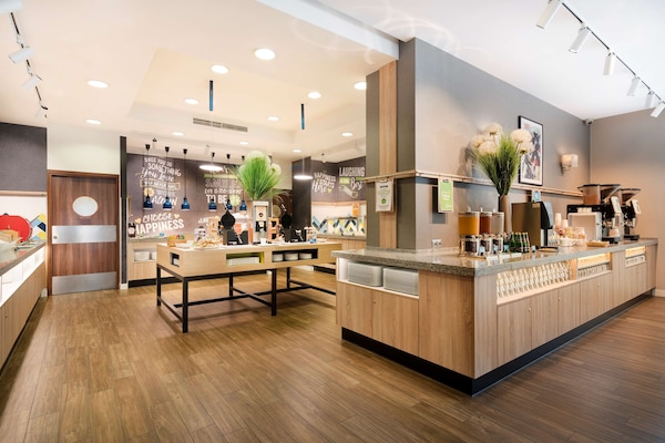 Sudah termasuk sarapan prasmanan setiap hari