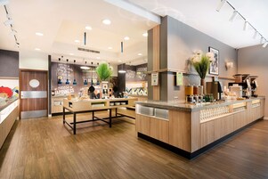 包含每日自助早餐