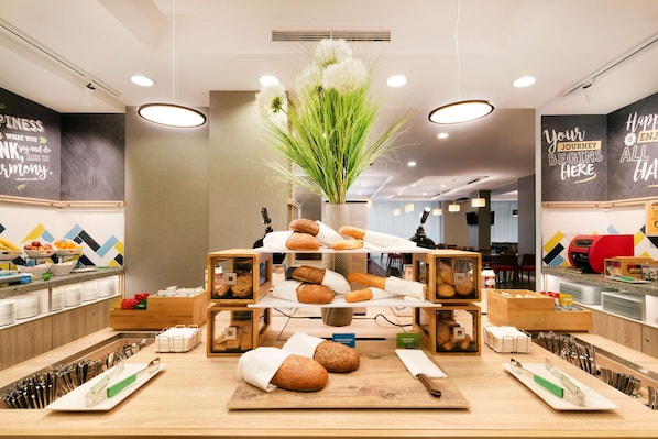 Free daily buffet breakfast